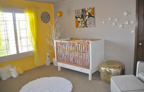 babykamer met geel