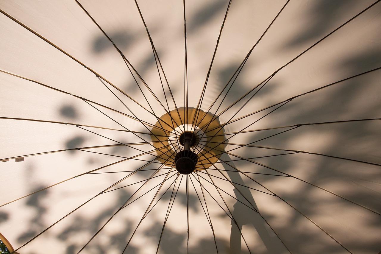 Extra lang genieten van je mooie parasol? Zorg altijd voor een passende parasolhoes.