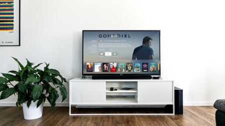 5 originele manieren om je televisie een plekje te geven in de woonkamer